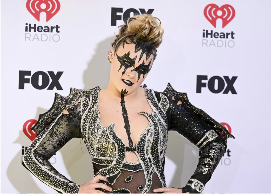 JoJo Siwa at the 2024 iHeartRadio Music Awards on April 1 wearing makeup and an outfit identical to one of her looks in the “Karma” music video. Photographed by Gilbert Flores, Billboard.